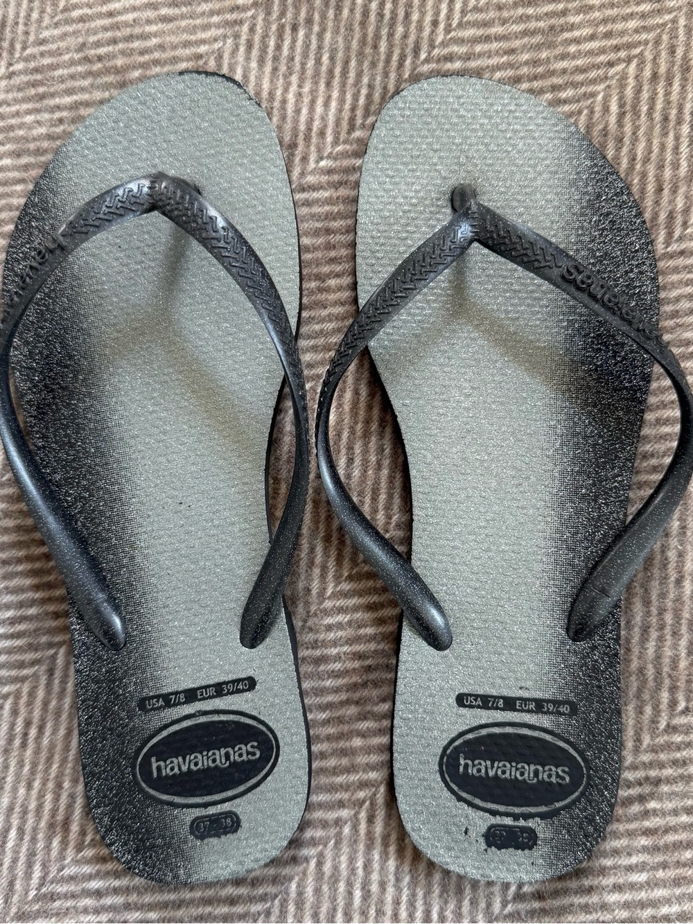 Havaianas Women's Black and Gray Flip Flops